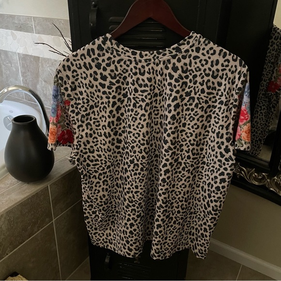 Johnny Was Amabel Short Sleeve Animal Print Crew Neck Tee Size Large EUC - Picture 4 of 7